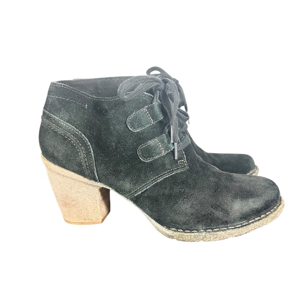 Clarks Artisan Carleta Lyon Black Suede Lace Up Booties size 9